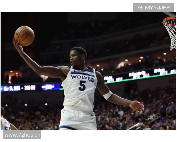 爱德华兹上半场表现亮眼15投6中三分球命中率不佳仍贡献17分1板2助