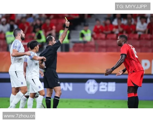 海港队训练照曝光加布里埃尔热情竖大拇指展现团队士气