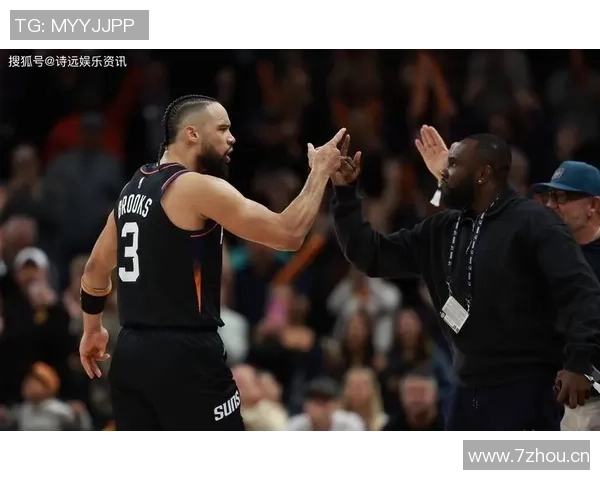 狄龙与火箭球员深情拥抱展现真爱情怀温暖全场 狄龙与火箭球员深情拥抱展现真爱情怀温暖全场